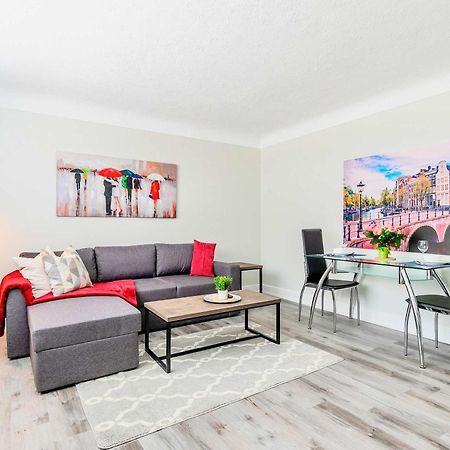 Modern Apartment In Corktown Hamilton Sleeps 4 Экстерьер фото