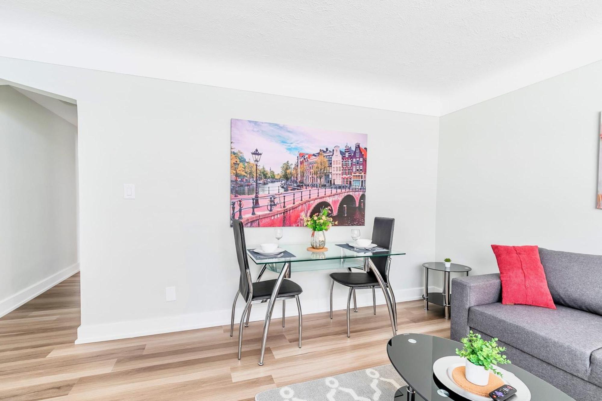 Modern Apartment In Corktown Hamilton Sleeps 4 Экстерьер фото