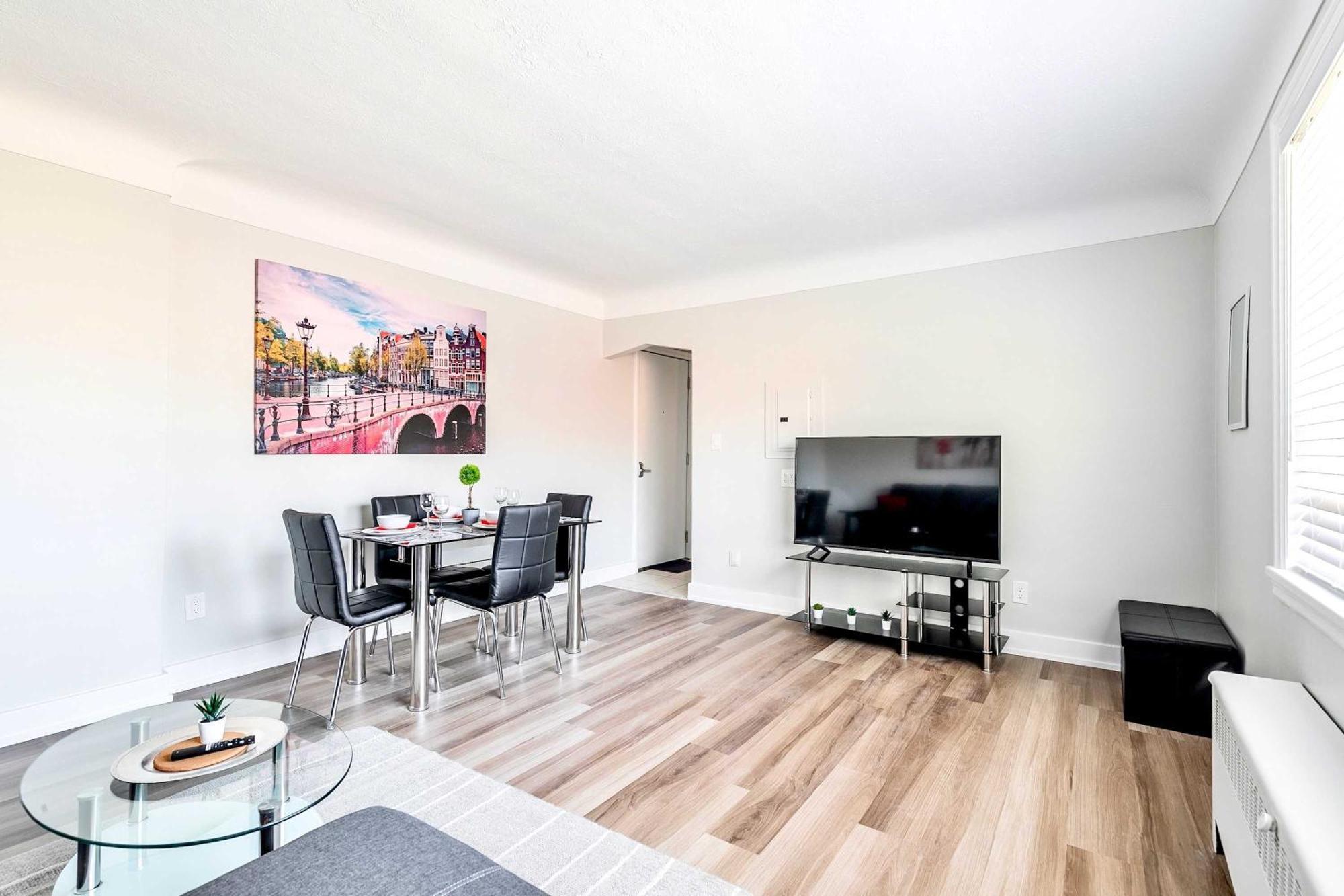 Modern Apartment In Corktown Hamilton Sleeps 4 Экстерьер фото