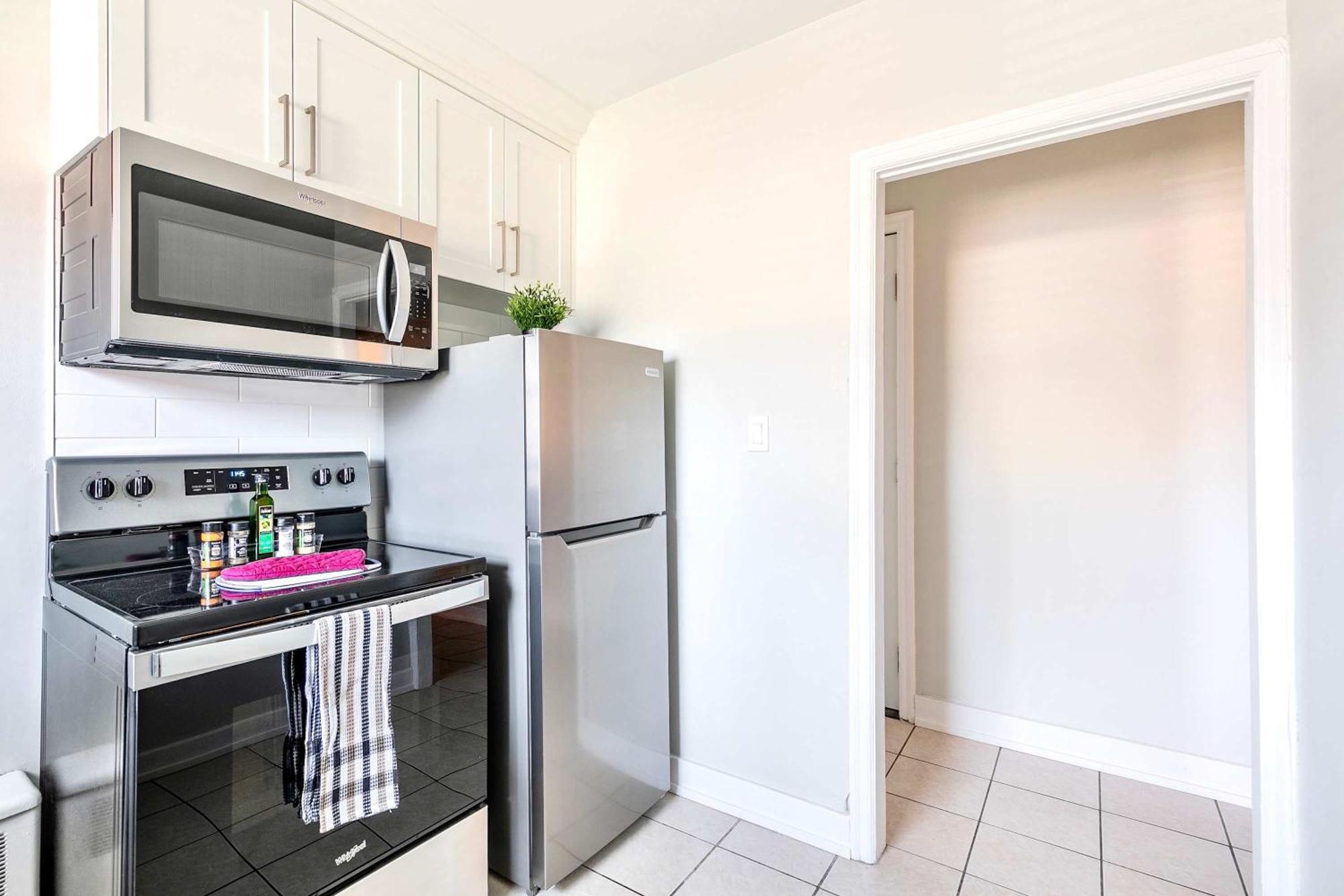 Modern Apartment In Corktown Hamilton Sleeps 4 Экстерьер фото