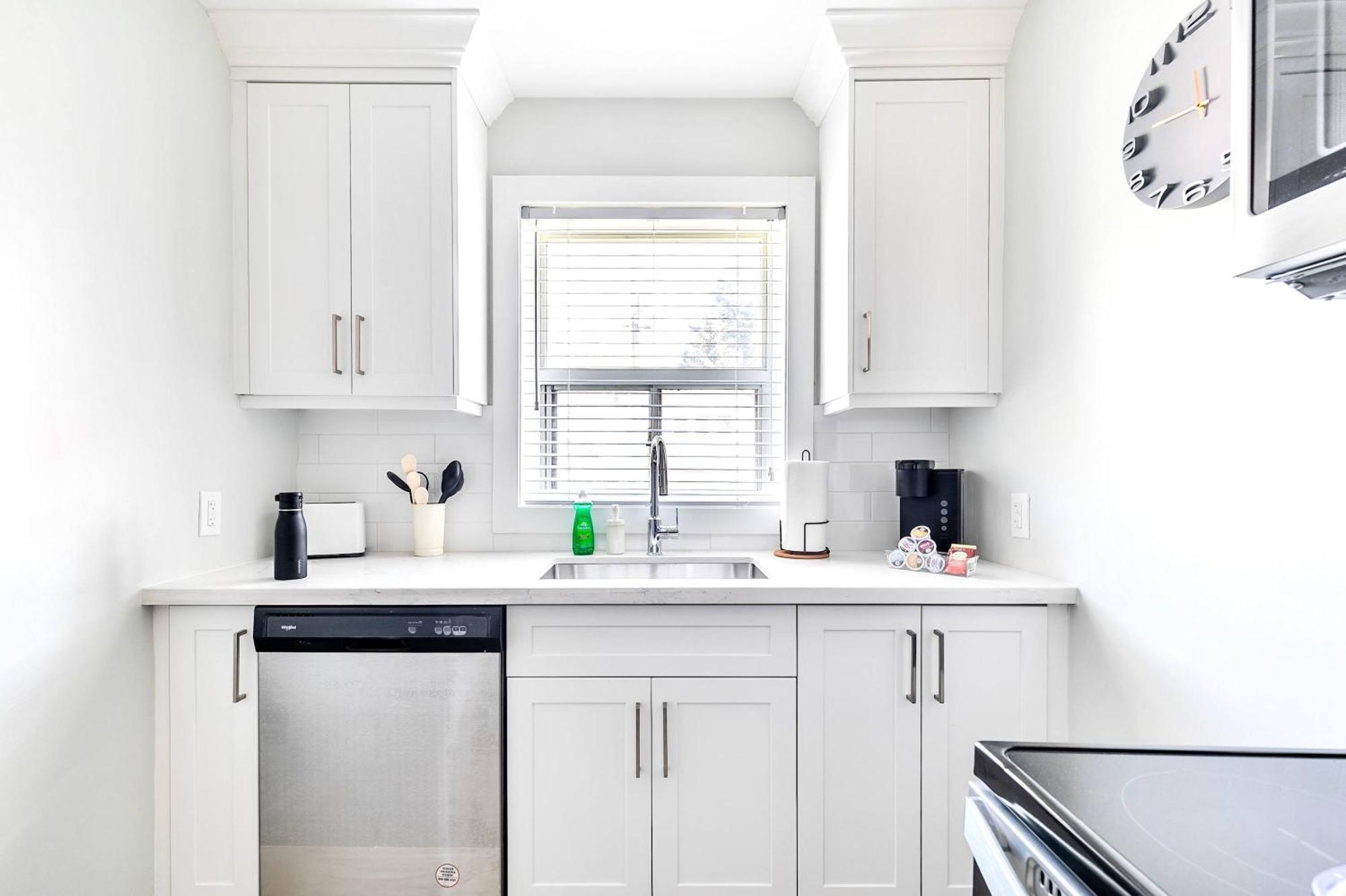 Modern Apartment In Corktown Hamilton Sleeps 4 Экстерьер фото