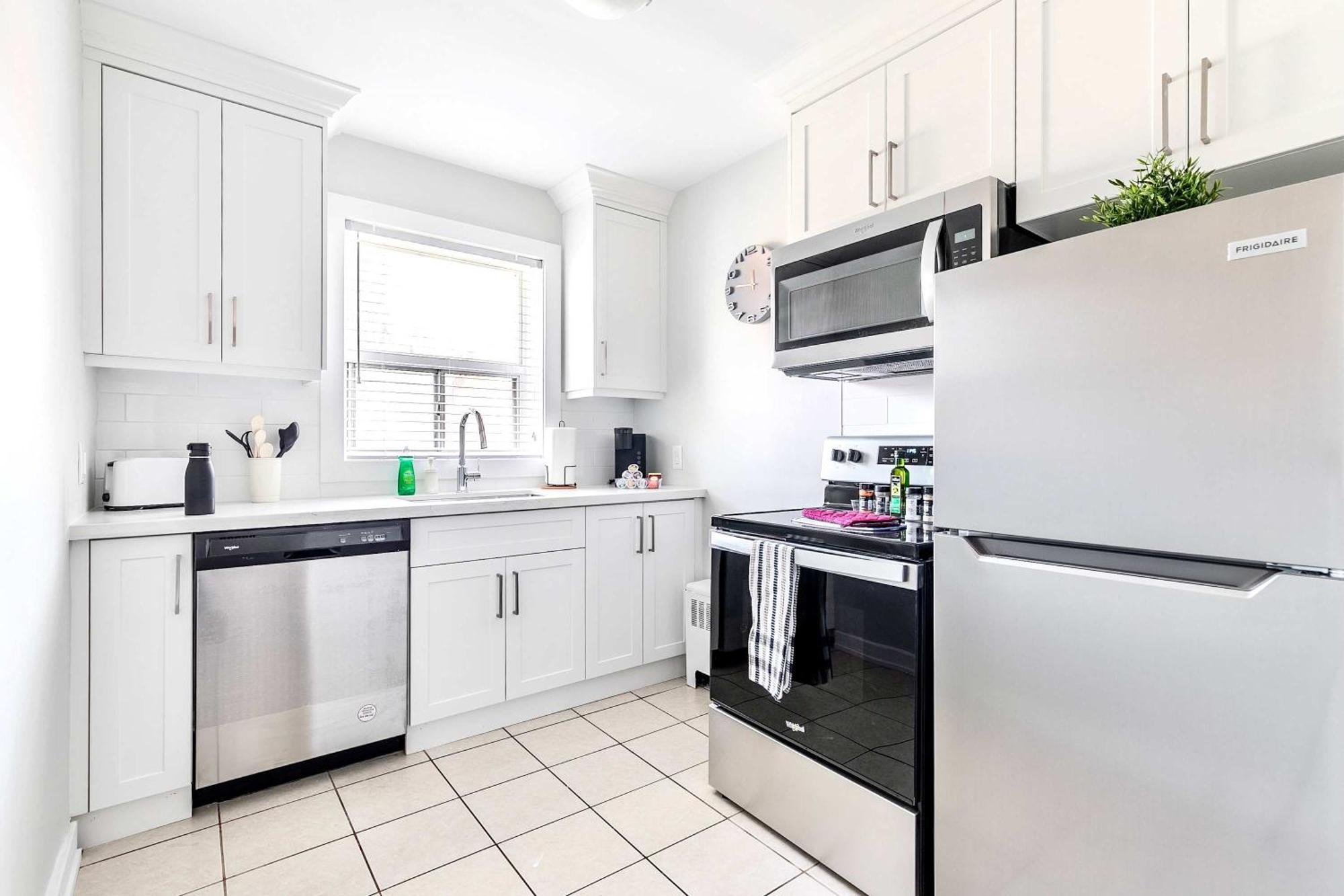 Modern Apartment In Corktown Hamilton Sleeps 4 Экстерьер фото